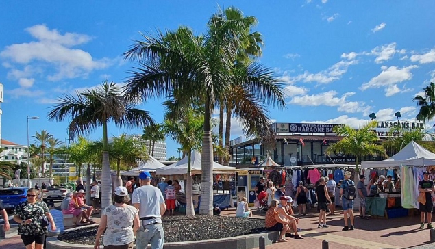 Aguila Roja Shopping Center